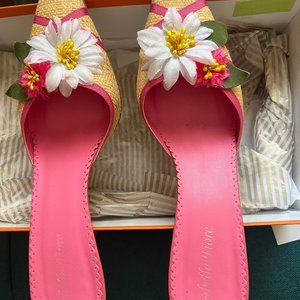 Isabella Fiore Mule Heels with floral details. Size 8,5
